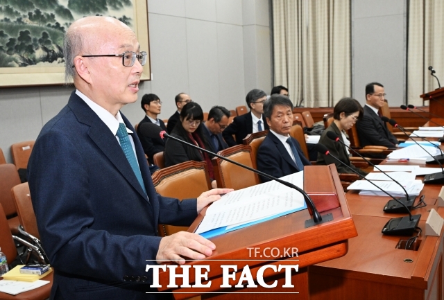 안창호 국가인권위원장이 20일 6·3 지방선거를 앞두고 낸 성명에서 선거운동 기간동안 각 정당 후보자, 선거운동원, 언론, 시민 모두가 혐오표현 사용을 지양해야 한다고 밝혔다./ 배정한 기자