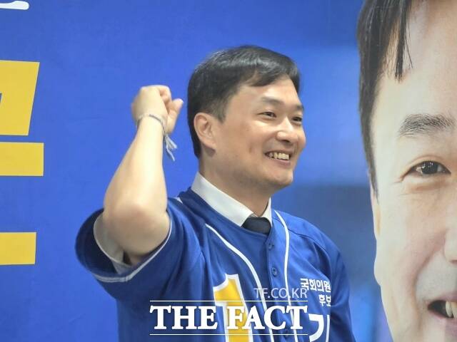 김영빈 후보가 인사말을 하고 있다. /김형중 기자