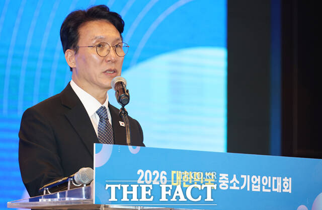김민석 국무총리가 19일 서울 영등포구 중기중앙회 KIBIZ홀에서 열린 2026년 대한민국 중소기업인 대회에 참석해 격려사를 하고 있다.