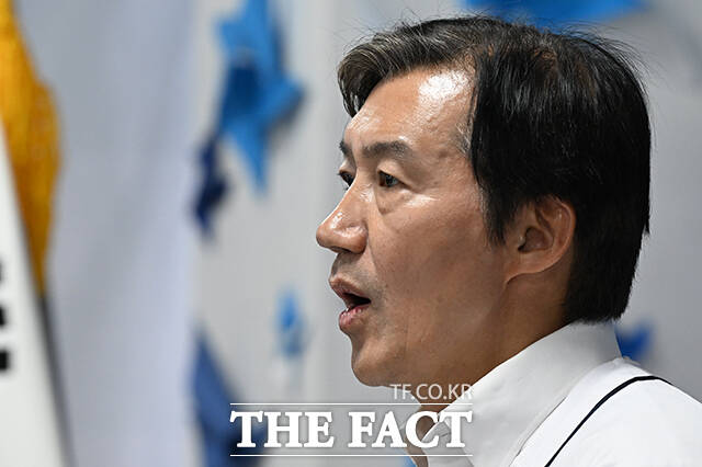 인사말 하는 조국 후보.