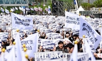  한은 '삼전 노조 파업시 성장률 최대 0.5%p 하락·30조원 피해 전망'