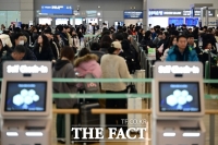  해외여행 특수에도 '조용'…카드사, 내수 침체에 '표정관리' 왜?