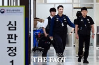  '합의점 찾나' 미소 지으며 회의장 들어서는 최승호 노조위원장 [포토]