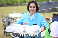  자장면 배달하는 김재연 진보당 후보 [포토]