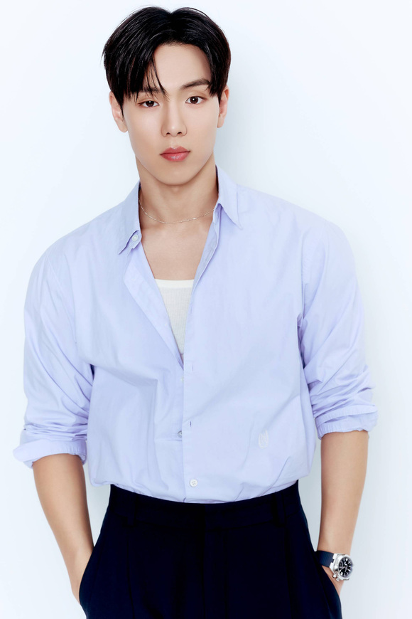 셔누X형원의 두 번째 미니앨범 'LOVE ME'의 타이틀곡 'Do You Love Me'는 이들의 피지컬에서 나오는 퍼포먼스와 매력에 초점을 맞춘 곡이다. 이런 특징 때문에 셔누의 매력이 더 뚜렷하게 드러난 것으로 기대하고 있다./스타쉽엔터테인먼트