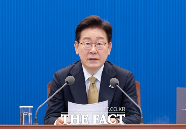 이재명 대통령은 20일 세계보건기구(WHO) 사무총장을 역임한 고 이종욱 박사를 소개하며 