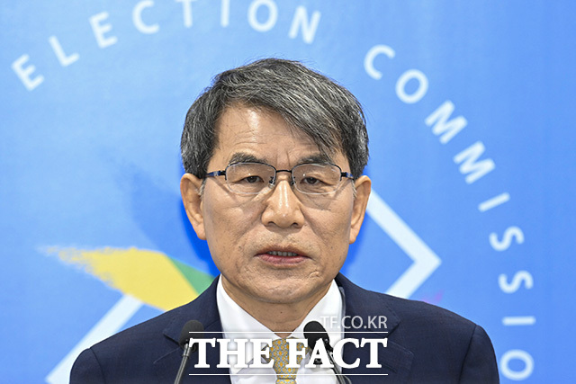 노태악 중앙선거관리위원장이 20일 오후 경기 과천시 중앙선거관리위원회 과천청사에서 '국민께 드리는 말씀'을 발표하고 있다. /과천=송호영 기자