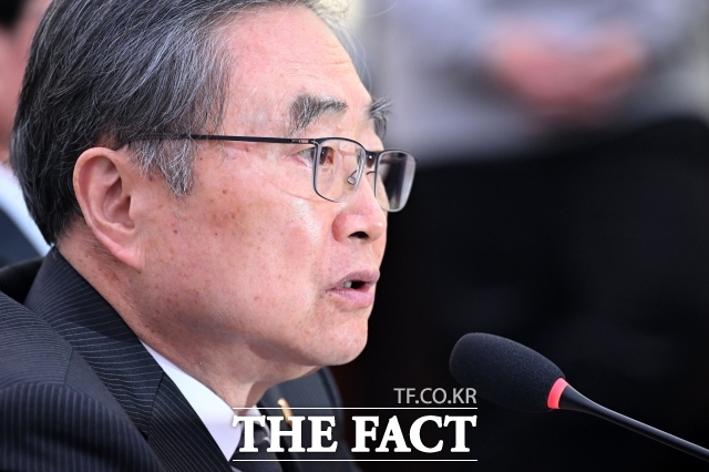 국회 외교통일위원회(외통위)에서는 20일 HMM 나무호 피격 사건을 둘러싼 정부 대응을 두고 여야 공방이 이어졌다. 사진은 조 장관이 서울 여의도 국회에서 열린 외교통일위원회 전체회의에 출석해 의원 질의에 답하는 모습. /남용희 기자