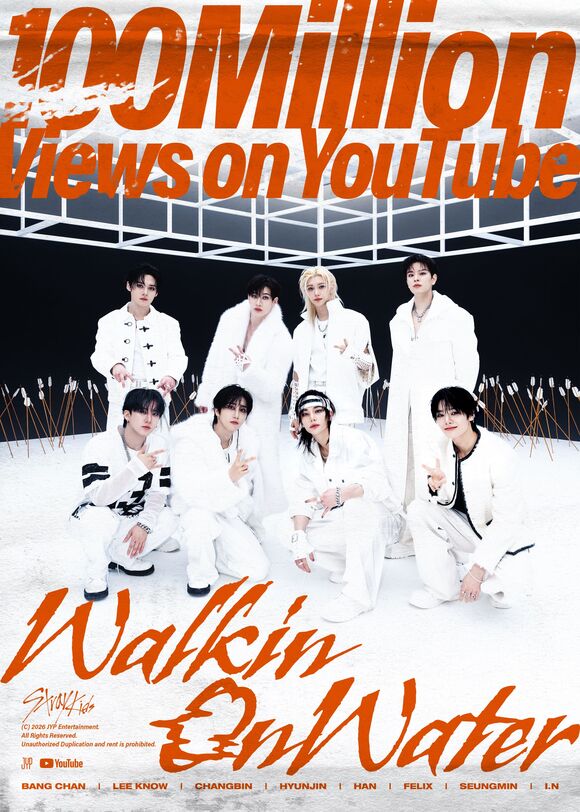 그룹 스트레이 키즈의 Walkin On Water 뮤직비디오가 19일 오후 유튜브 조회 수 1억 회를 넘겼다./JYP엔터테인먼트