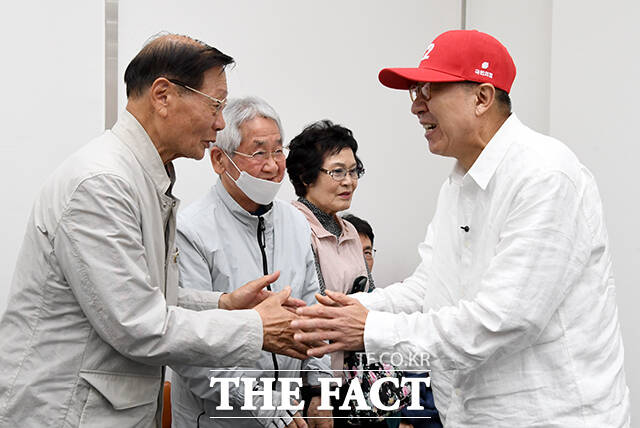 박형준 국민의힘 부산시장 후보가 20일 오후 부산 연제구 부산광역시의회 브리핑룸에서 5호 공약을 발표하고 있다. /부산=박상민 기자