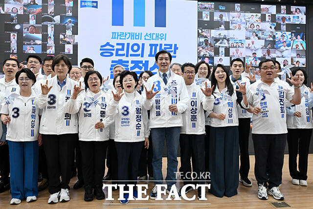 인사말 하는 조국 조국혁신당 경기 평택 국회의원 후보.