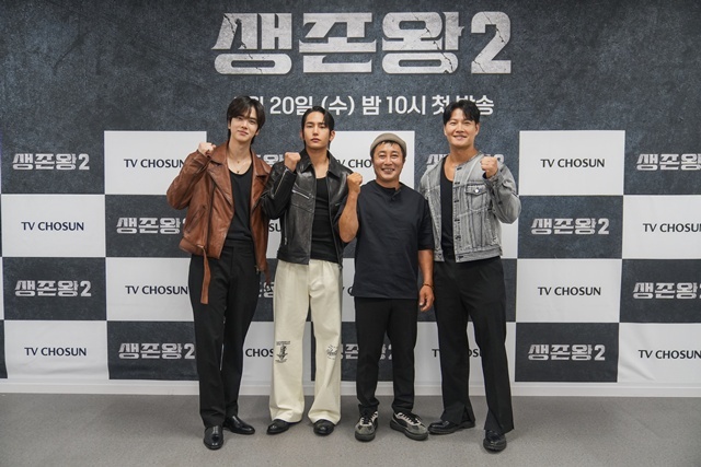 그룹 더보이즈의 멤버 영훈, 방송인 김병만 육준서, 가수 김종국(왼쪽부터)이 20일 오전 서울 구로구 TV조선 가산동 스튜디오에서 진행된 TV조선 새 예능프로그램 '생존왕2' 기자간담회에 참석해 다양한 이야기를 나눴다. /TV조선