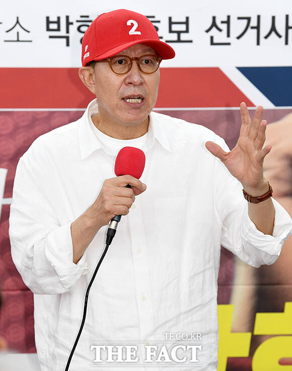 발언하는 박 후보.