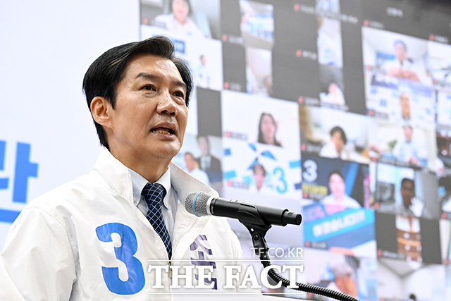 인사말 하는 조국 조국혁신당 경기 평택 국회의원 후보.