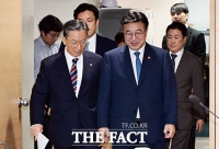  담화 발표위해 입장하는 윤호중-정성호 장관 [포토]