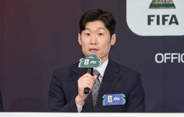 박지성이 JTBC '2026 FIFA 북중미 월드컵' 기자간담회에서 질문에 답하고 있다. /JTBC