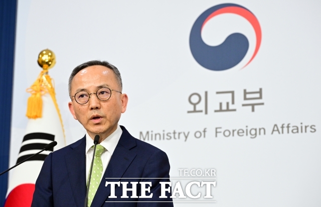 이스라엘군에 나포됐다가 석방된 한국인 활동가들이 오는 22일 귀국한다. 사진은 박일 외교부 대변인이 지난 14일 오후 서울 종로구 외교부에서 현안 관련 정례브리핑을 하는 모습. /광화문=임영무 기자