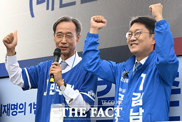 출정식 열고 지지 호소하는 김남준 후보.