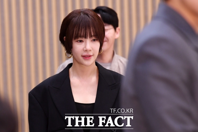 황정음은 지난해 불거졌던 ‘회삿돈 43억 원 횡령 혐의’ 논란 이후 사실상 활동을 중단했다. 그는