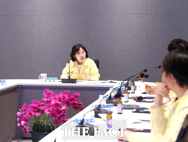최혜민 광명시장 권한대행(부시장)이 21일 오후 시청 콘퍼런스룸에서 열린 '러브버그 방제 대책 회의'에 참석해 발언하고 있다. /광명시