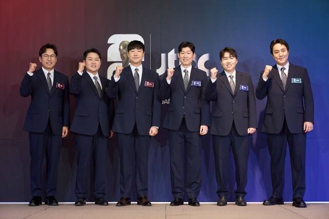 이광용 정용검 배성재 캐스터, 박지성 김환 이주헌 해설위원(왼쪽부터)이 21일 JTBC '2026 FIFA 북중미 월드컵' 기자간담회에 참석해 다양한 얘기를 나눴다. /JTBC