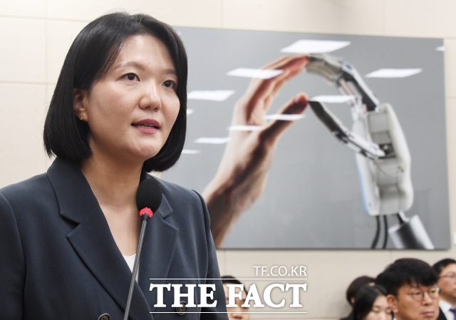 하정우 더불어민주당 후보의 과거 업스테이지 자문·베스팅 계약 논란이 확산하는 가운데, 업스테이지 측이
