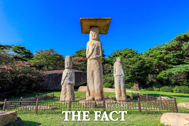 당진시 불교 국가지정 유산 안국사지 석조여래삼존입상 /당진시