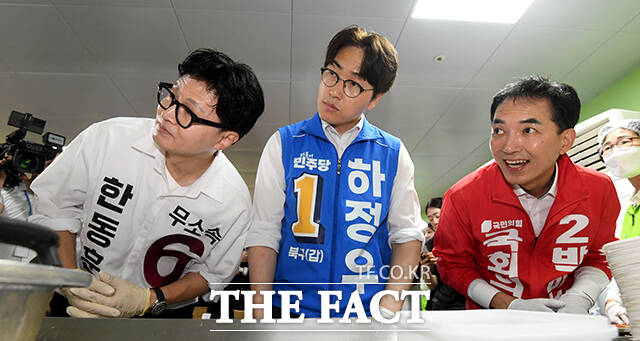 같은 곳 바라보는 세 후보.