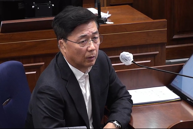 홍장원 전 국가정보원 1차장이 지난해 11월 20일 서울 서초구 서울중앙지법에서 열린 윤석열 전 대통령의 내란 우두머리 혐의 사건 속행 공판에 증인으로 출석해 발언하고 있다./서울중앙지법