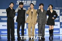  '중년에도 귀여운 하트' [포토]