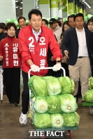 '공식 선거운동 시작' 배추 배달 나선 오세훈 [포토]
