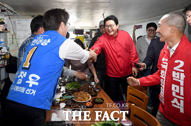 왼쪽부터 하 후보, 박 후보, 신동욱 국민의힘 최고위원..