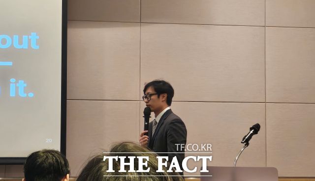 이기헌 세대학교 교수가 22일 서울 영등포구 여의도 FKI컨퍼런스센터에서 열린 한국미디어경영학회 2026 봄철 정기학술대회의 특별 세션인 'AI 혁신과 검색서비스의 미래'에 참석해 주제 발표를 하고 있다. /최문정 기자