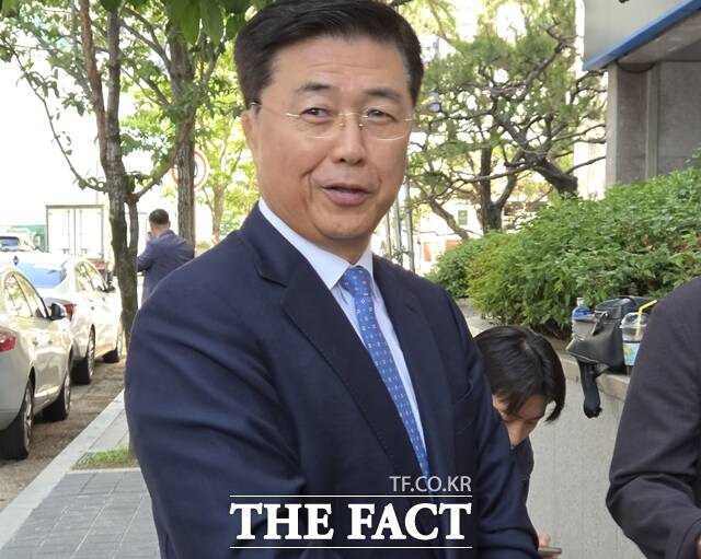 홍장원 전 국가정보원 1차장이 22일 오전 경기 과천시 종합특검 사무실에 출석하고 있다. /김해인 기자