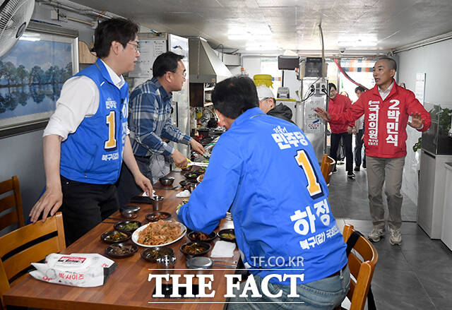 왼쪽부터 하 후보, 박 후보, 신동욱 국민의힘 최고위원..