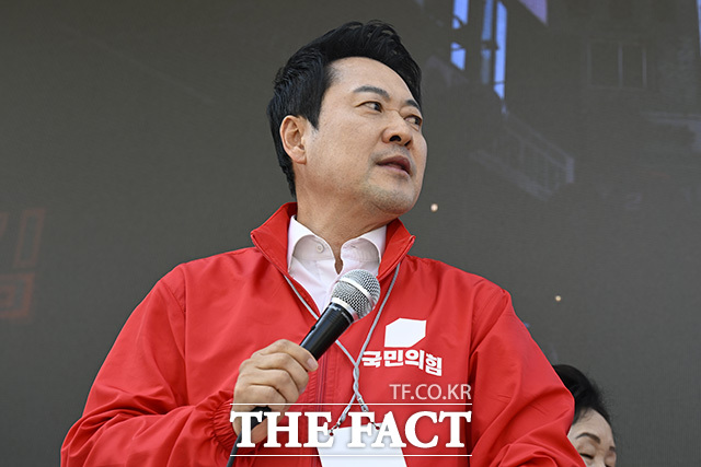 양향자 국민의힘 경기도지사 후보와 장동혁 위원장, 김대영 안양시장 후보(왼쪽부터)가 선거 유세를 하고 있다.