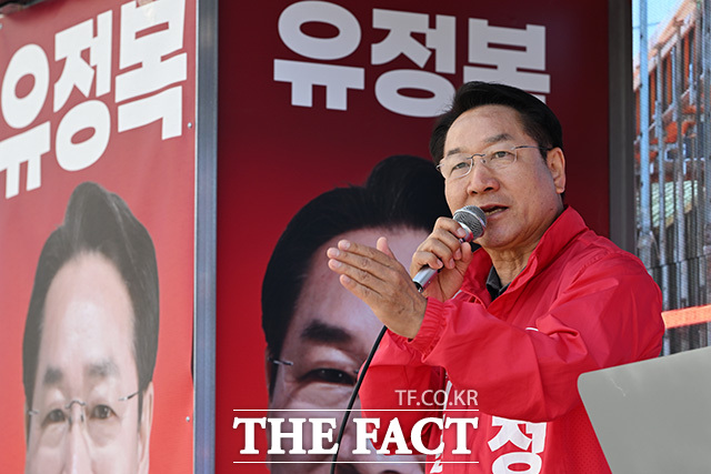 아라역 사거리 찾아 지지 호소하는 유정복 국민의힘 인천시장 후보.