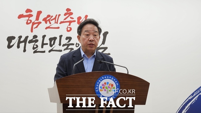 강승규 국민의힘 충남도당위원장이 22일 충남도청 브리핑룸에서 기자회견을 열고 대전MBC 주관 충남도지사 후보 TV토론회 과정에서 발생한 김태흠 후보 발언 편집 논란과 관련해 입장을 밝히고 있다. /국민의힘 충남도당