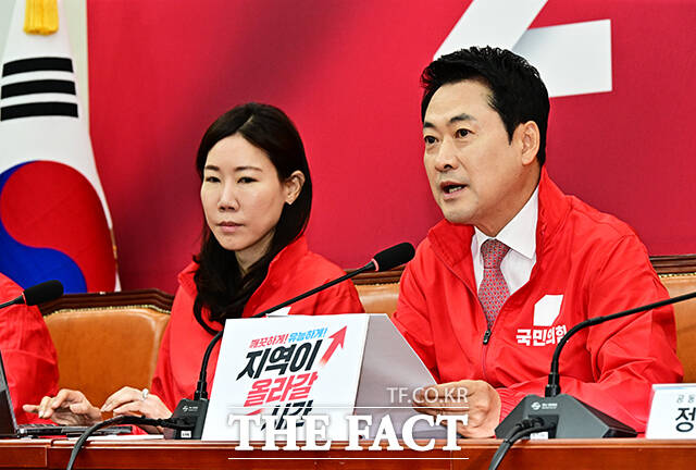 장동혁 국민의힘 대표가 22일 대전MBC가 전날 열린 충남도지사 후보자 토론회에서 김태흠 국민의힘 후보의 모두발언을 삭제한 채 방송을 송출한 것을 두고 명백한 공직선거법 위반이라고 비판했다. /배정한 기자