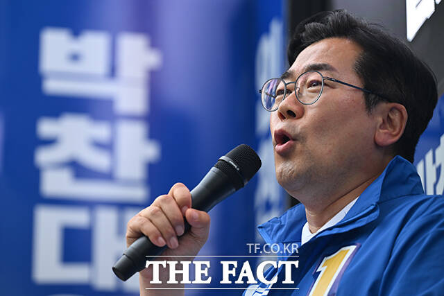 갑작스런 시민의 기념촬영 요구에