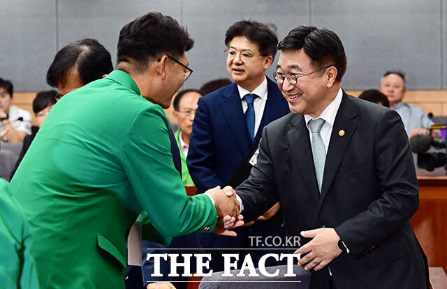 윤호중 행정안전부 장관이 22일 오후 서울 종로구 정부서울청사에서 열린 제33회 방재의 날 기념식에 참석해 기념사를 하고 있다. /임영무 기자