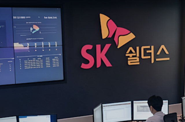 SK쉴더스는 자사 연구 논문이 글로벌 3대 AI 학회인 ICML에 채택되는 등 기술 역량을 인정받고 있다고 22일 밝혔다. /SK쉴더스