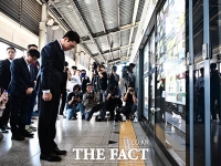  구의역 참사 10주기...9-4 승강장 찾은 정원오 서울시장 후보 [TF사진관]