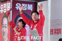  인천 아라역에서 지지 호소하는 유정복 후보 [TF사진관]