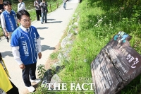  김남준, 노무현 전 대통령 17주기 하루 앞두고 계양 노무현 벚꽃길 방문 [TF사진관]