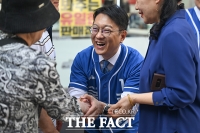  김남준 '지역구민과 반가운 인사' [포토]