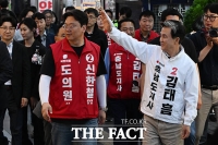  신부문화거리 찾은 김태흠 충남도지사 후보 [TF사진관]