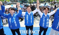  서준오 노원구청장 후보와 손 맞잡은 정원오 [포토]