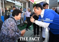  충주공설시장 찾아 민심 살핀 정청래 [TF사진관]