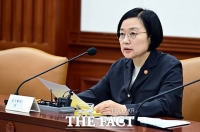  국가창업시대 전략회의 발언하는 한성숙 장관 [포토]